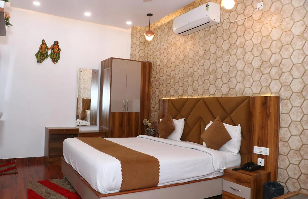 Hotel Strawberry-1